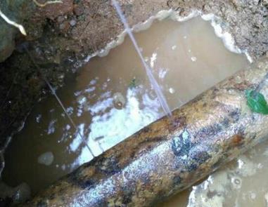 沙河口楼顶渗水维修公司分享下地暖漏水的原因及检测方法。